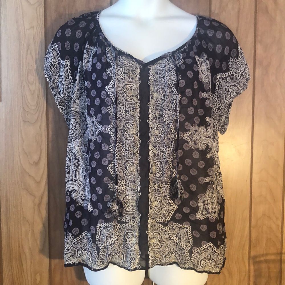 Bila black and white, short sleeve, blouse. Size XXL.